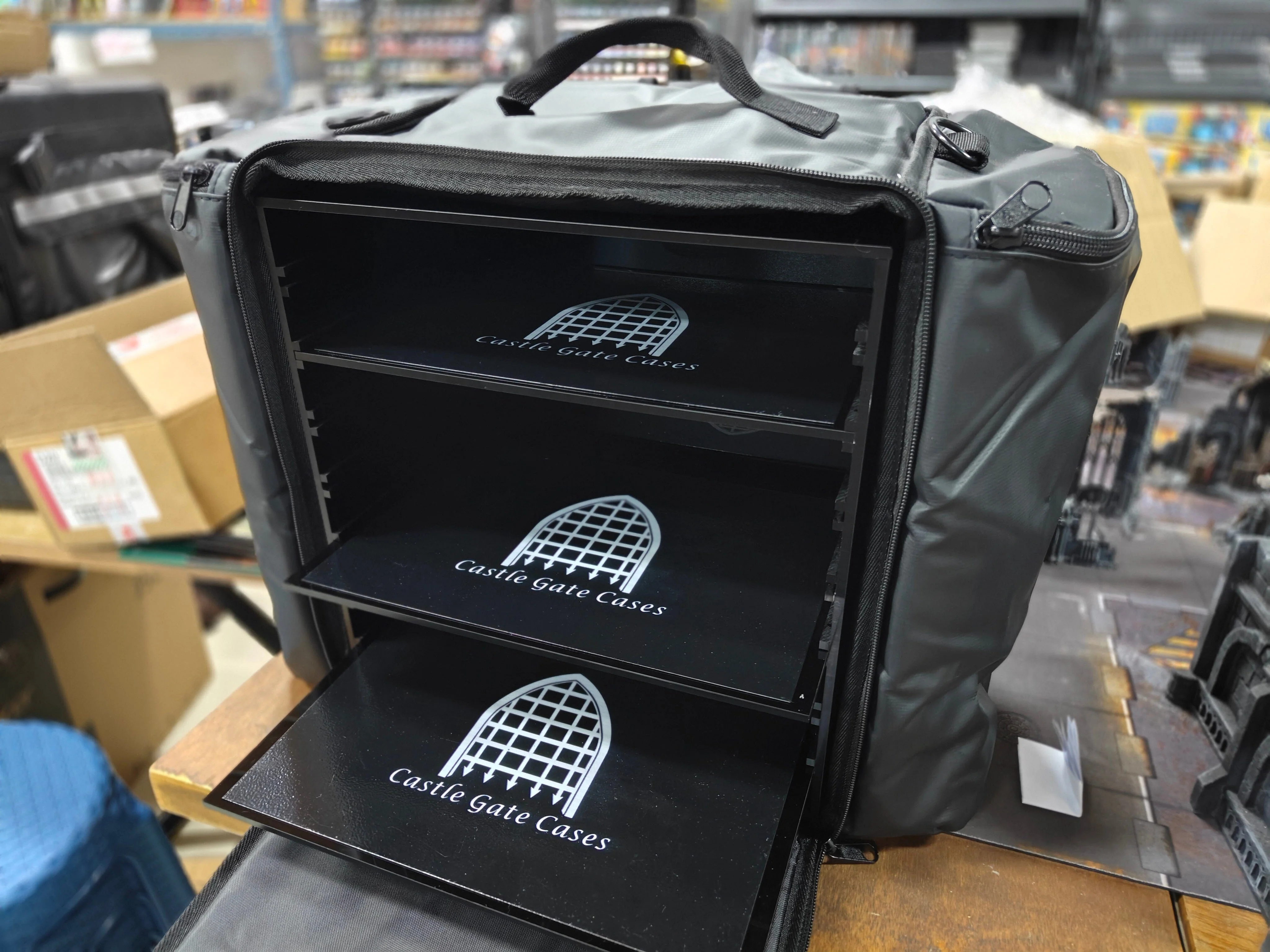 Redoubt Carry Case - magnetic carrying case for miniatures - Image 2